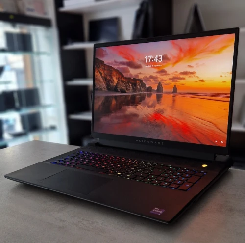 Alienware M18 R2 i9 14900HX 64 Gb 2 To SSD  RTX 4090 16 Gb