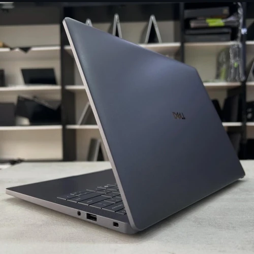 Dell Pro 14 Premium neuf jamais utilisé 14 pouce Full HD Ultra 5 335 16 Go de ram 256 Go SSD NVMe