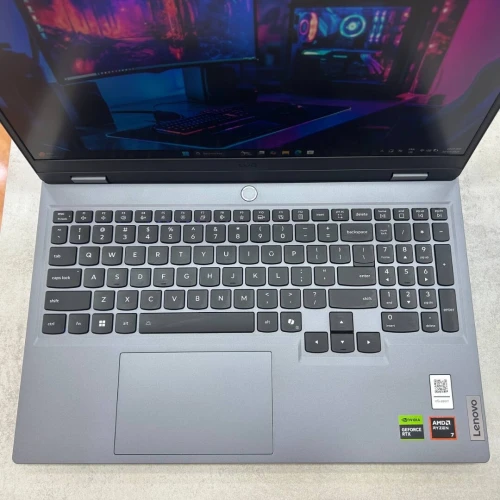 Lenovo LOQ Neuf jamais utilisé 15,6 144Hz Ryzen 7 250W 16 Go DDR5 512 Go SSD NVMe NVIDIA GeForce RTX 5050 Laptop GPU 8 Go GDDR7 + AMD NPU