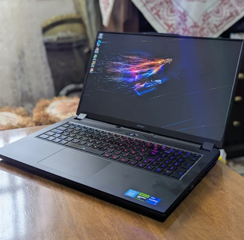 AOREUS RTX 4080 12 GB 150W // i7 13 GEN // 360HZ