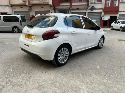 Peugeot 208 2015 Access Facelift