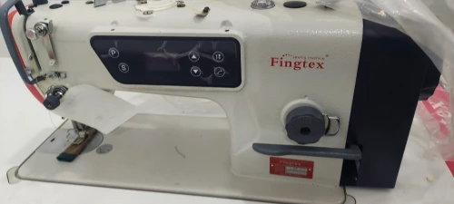 Lot de machine pour un atelier de confection de vêtements