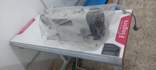 Lot de machine pour un atelier de confection de vêtements