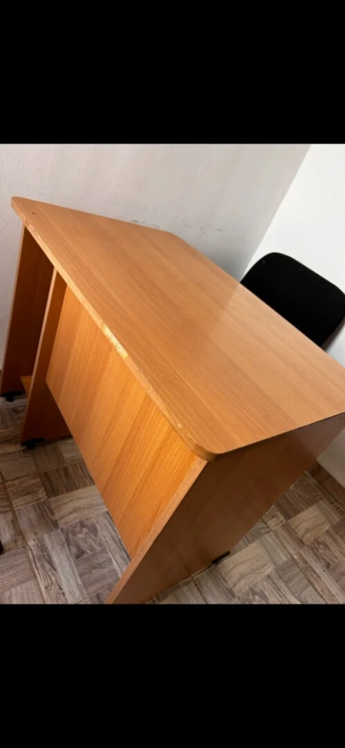 Tables et chaises scolaires