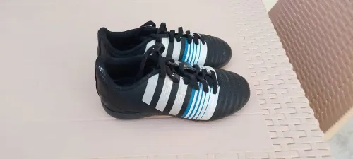 Chaussure de foot, Adidas (vrai) achété chez Decathlon. Pointure 31