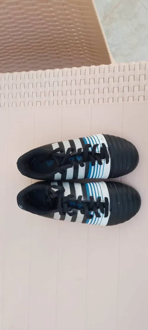 Chaussure de foot, Adidas (vrai) achété chez Decathlon. Pointure 31