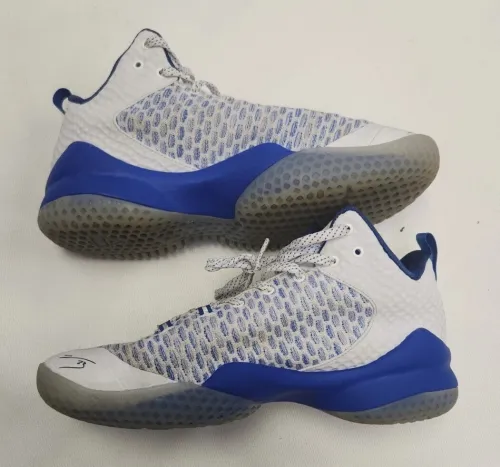 Peak  jordan pointure 42 /       26cm  -