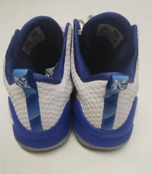 Peak  jordan pointure 42 /       26cm  -