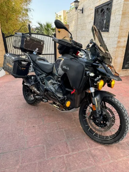 BMW GS 1300 triple blak 