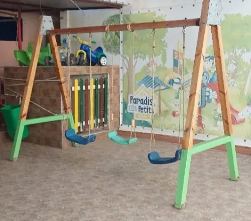 Trampoline importation 2.4m et 2 Toboggan et une Balançoire pour crèche 