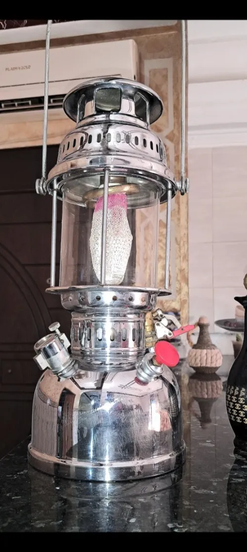 مصباح زيتي عتيق