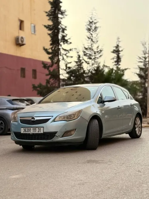 Opel Astra 2011 