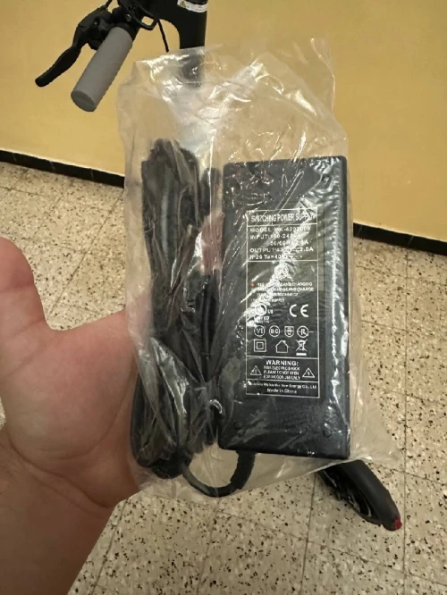 Trotinette Aovopro neuf jamais utilise 