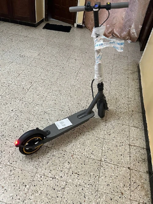 Trotinette Aovopro neuf jamais utilise 