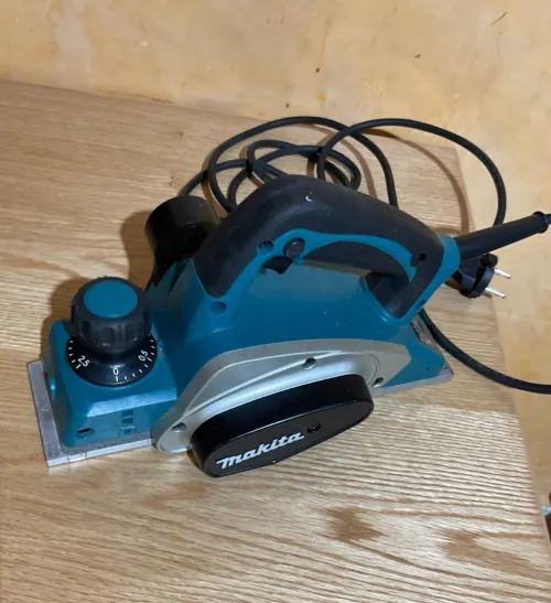 RABOT MAKITA KP0800 | 620 W