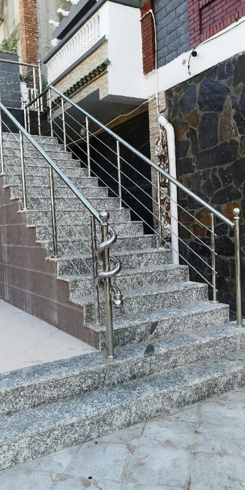 Rampe d'escalier inox et cabine douche
