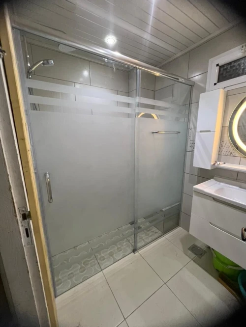 Rampe d'escalier inox et cabine douche