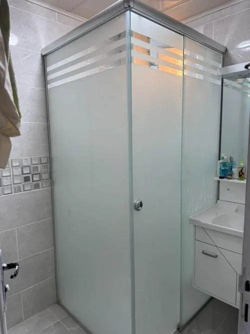 Rampe d'escalier inox et cabine douche