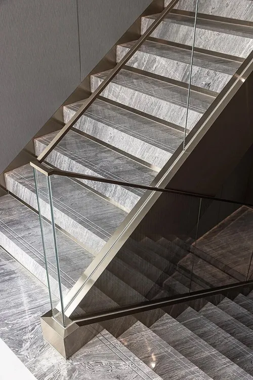 Rampe d'escalier inox et cabine douche