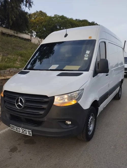 Mercedes Sprinter 2020 Surélevé chassis moyen