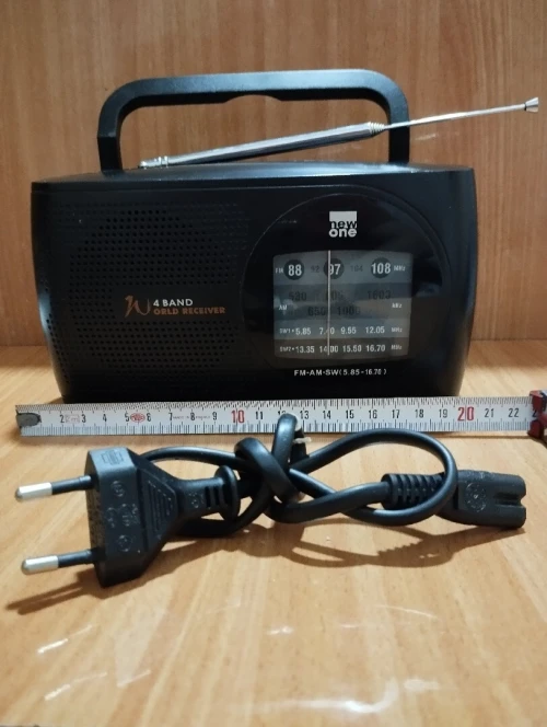 RADIO PORTATIVE 4 bande : FM-AM, SW1-SW2