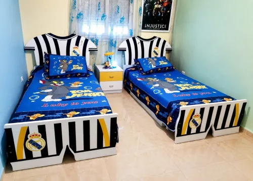lits enfants190x90 et table de nuit
