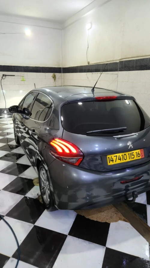 Peugeot 208 2015 Allure
