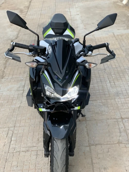 Kawzaki Z900 