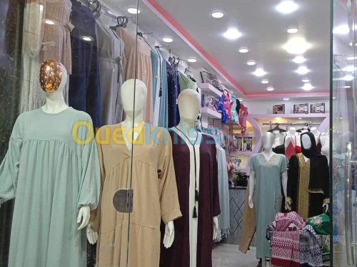 محل ألبسة نسائية مجهز بالكامل للبيع 