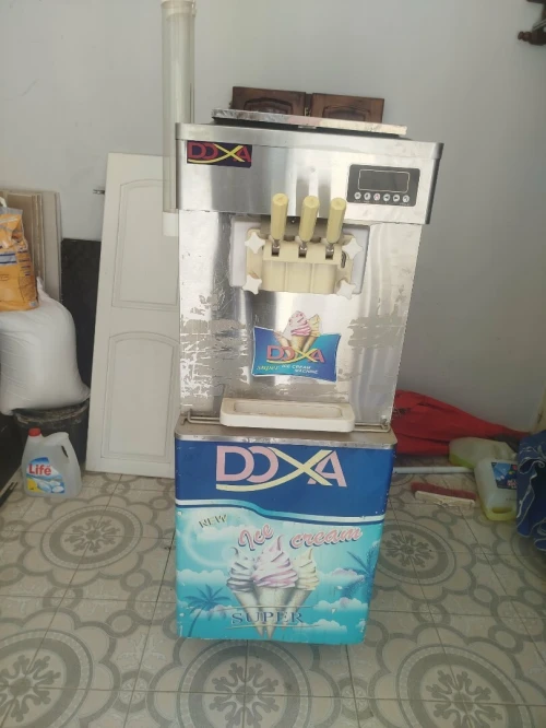 Machine glace DOXA