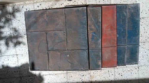MOULE POUR BÉTON IMPRIMÉ Group Puma et lisseuse titanium 