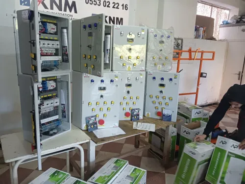 Armoires électriques pour chambre froide +- de MTZ 18 jusqu'à 50