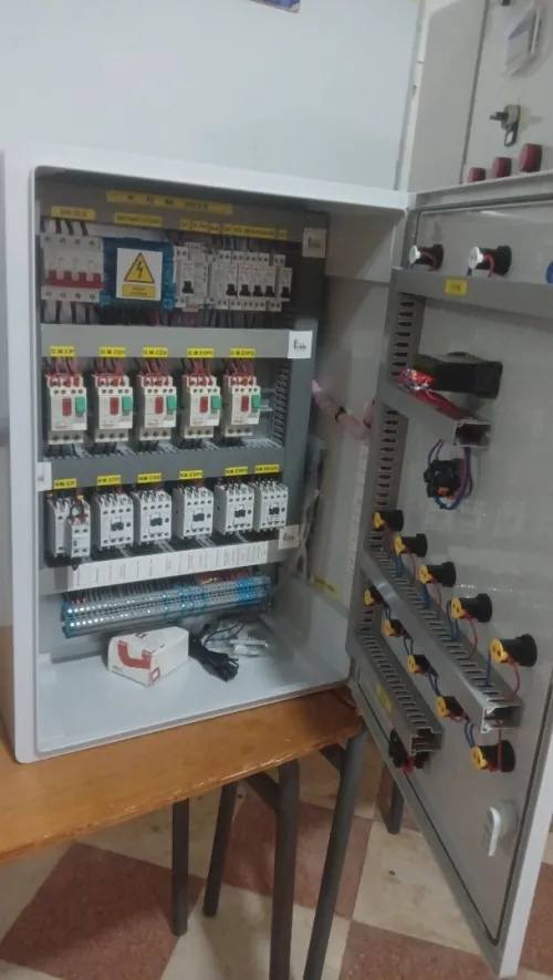 Armoires électriques pour chambre froide +- de MTZ 18 jusqu'à 50