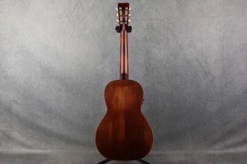 Guitare Sigma 00M-15SE-AGED guitare électro-acoustique folk avec housse