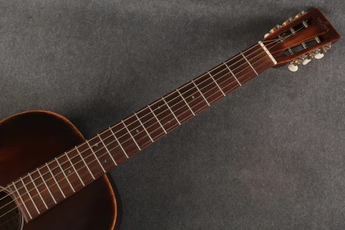 Guitare Sigma 00M-15SE-AGED guitare électro-acoustique folk avec housse