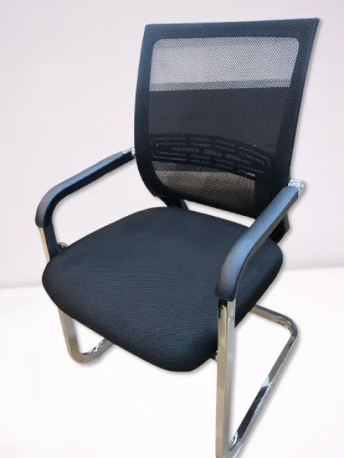 Chaise Visiteur en Filet Noir Robuste et Confortable