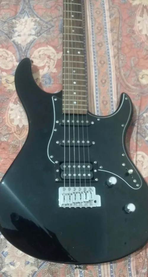 Guitare YAMAHA Pacifica 112vcx