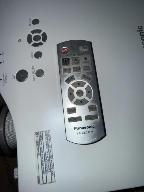 Datashow panasonic pt-ax200E 700H