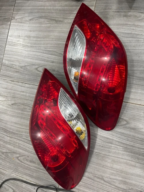 Stop arriere 207 2 coté peugeut original