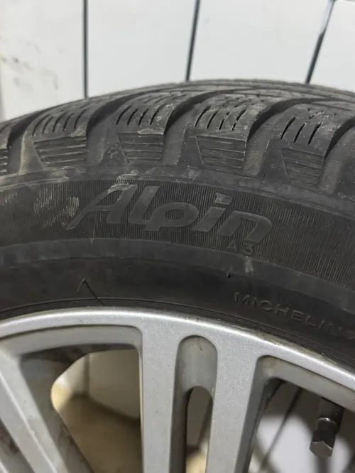 Quatre. Roues et quatre pneus Michelin, Peugeot 406