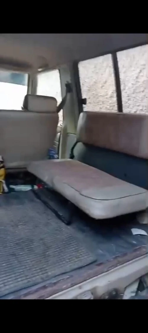 Toyota Land Cruiser 1990 Court