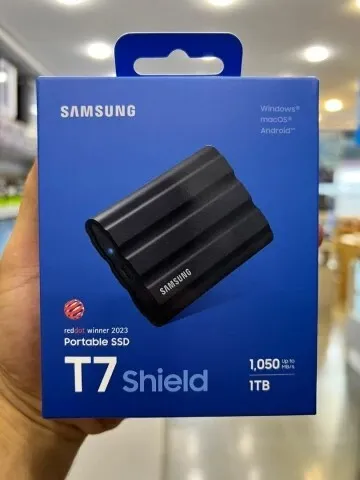SAMSUNG SSD PORTABLE T7 SHIELD 1TO - DISQUE DURE EXTERNE - TYPE C- 1050 MO/S - ETANCHE - BLACK
