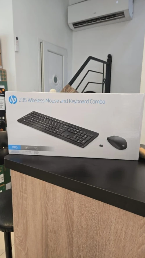 CLAVIER ET SOURIS SANS FIL HP 235 WIRELESS KEYBOARD AND MOUSE COMBO (1Y4D0UT)