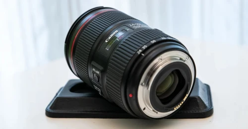 CANON OBJECTIF EF 24-105mm - F/4L IS II USM - APS-C - 3 VITESSES - FOCALE AJUSTABLE - MÉTAL - NOIR