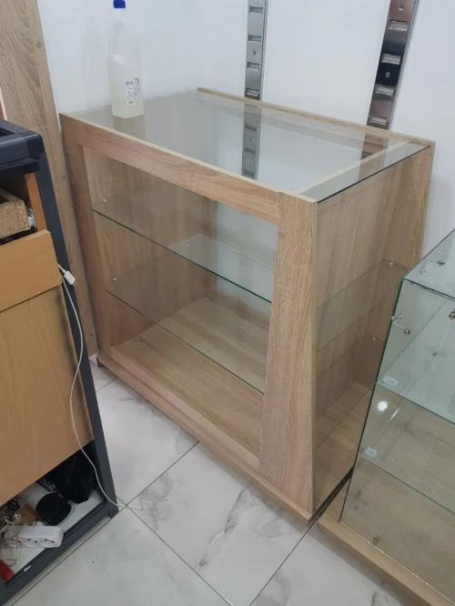Liquidation Vitrines et présentoirs cosmétique/Tabac