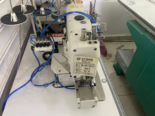 2 MAchines a coudre collerteuse simple et raseuse BAOYU