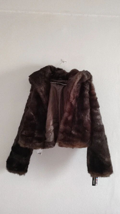 Manteau court en fourrure / Neuf