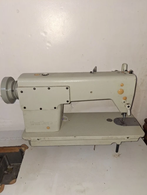 Machine à coudre industrielle