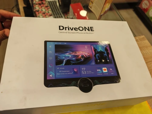tablet DriveONE Central Screen Physical Buttons
