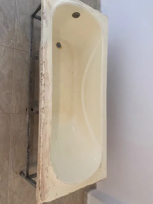 Baignoire et lavabo